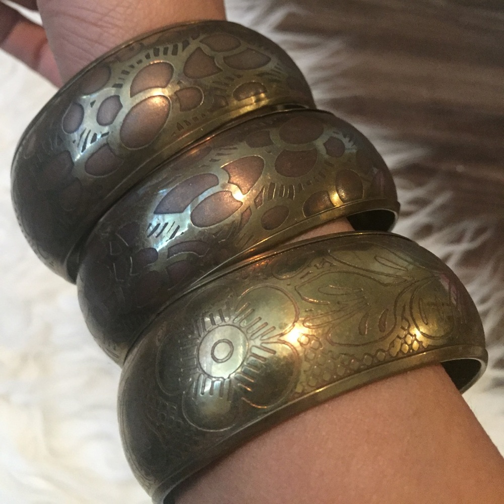 Chic metal bangles